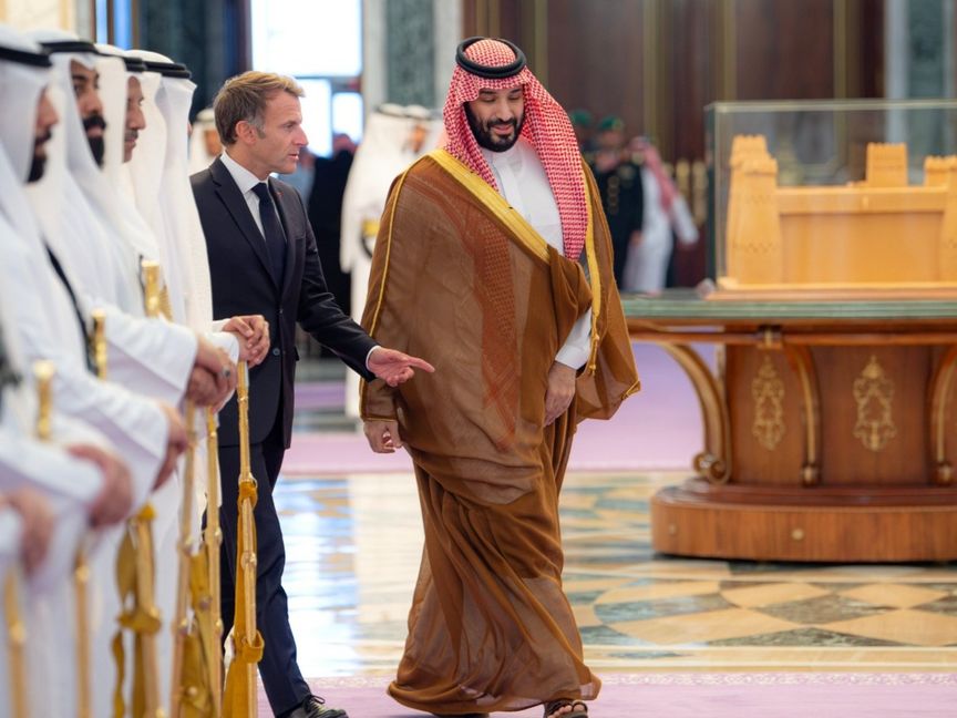 ماكرون يختتم جولته الخليجية في السعودية.. الطاقة والدفاع في الصدارة