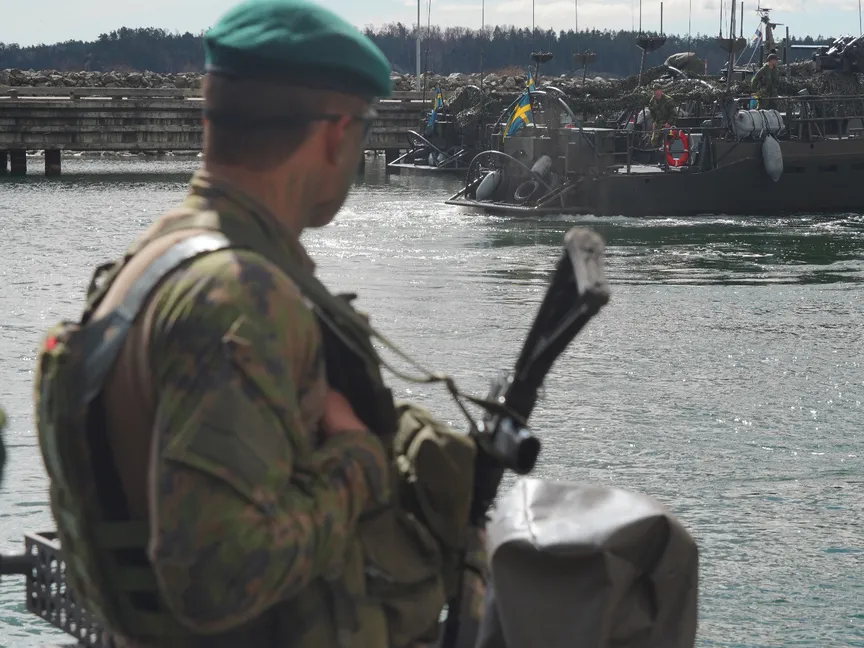 سفينة عسكرية سويدية ترسو في قاعدة بيرجا البحرية في السويد. 28 أبريل 2023 - Reuters