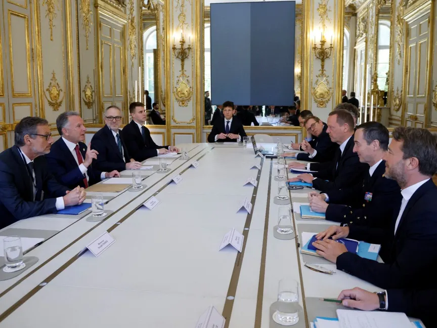 المبعوث الأميركي ستيف ويتكوف خلال اجتماعات مع المسؤولين الفرنسيين في قصر الإليزية، باريس، 17 أبريل 2025 - REUTERS