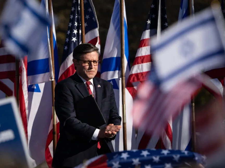 رئيس مجلس النواب الأميركي مايك جونسون خلال تجمع في واشنطن لدعم إسرائيل في حربها على غزة. 14 نوفمبر 2023 - Reuters