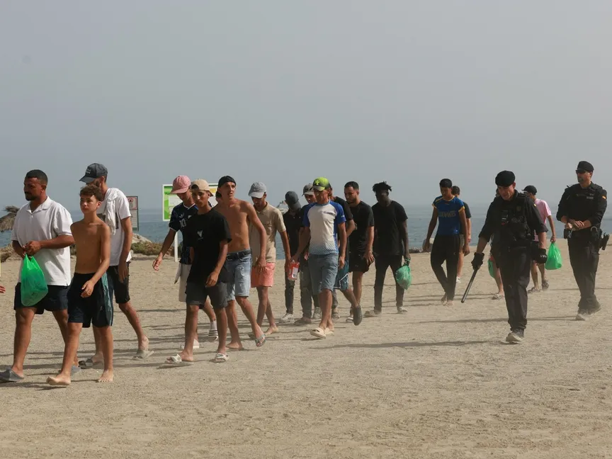 ما أسباب تدفق المهاجرين نحو سبتة ومليلية؟