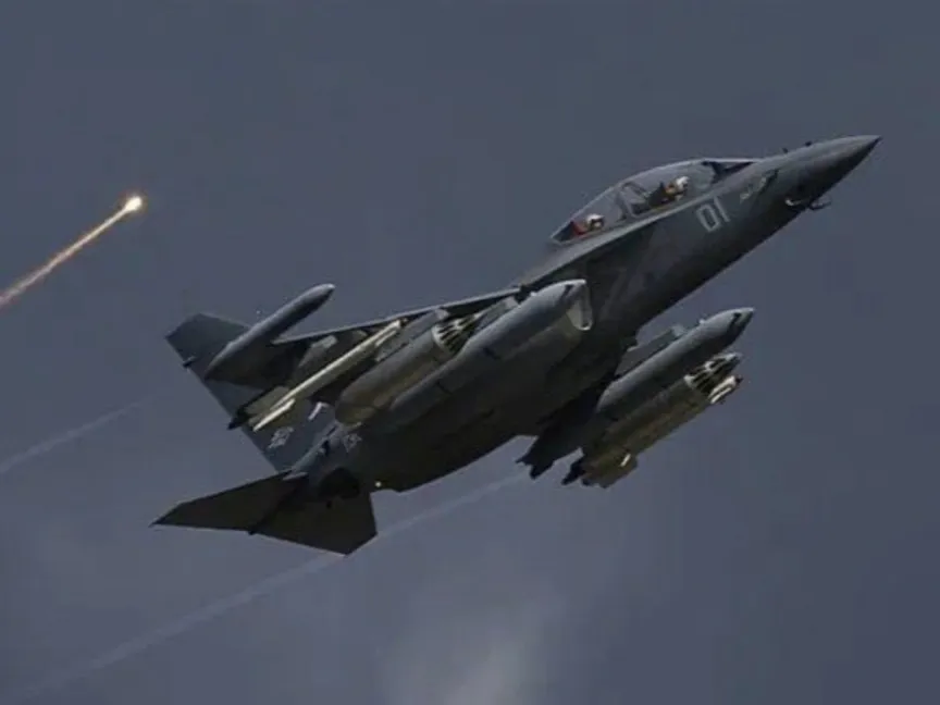صورة غير مؤرخة لطائرة التدريب والقتال الروسية Yak-130 المطورة في التسعينيات - Military watch