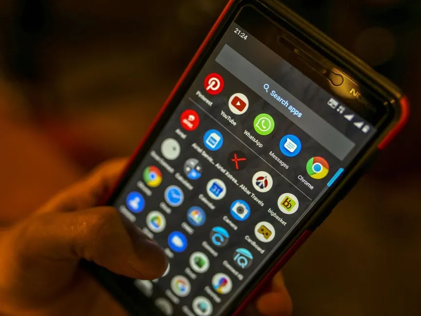 دعوى قضائية تتهم إنستجرام ويوتيوب بالتسبب في الإدمان