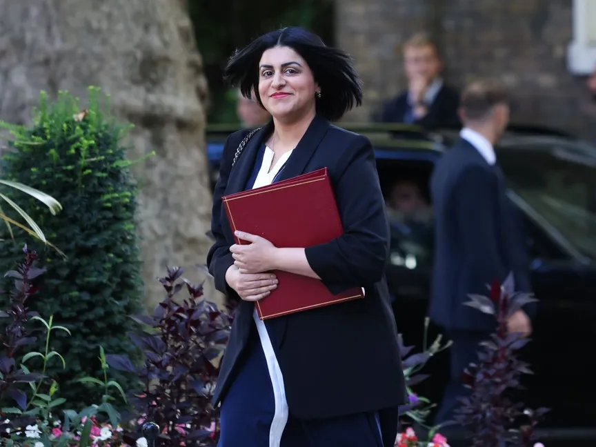 وزيرة الداخلية البريطانية الجديدة شبانة محمود قبيل مؤتمر صحافي. 9 سبتمبر 2025 - Bloomberg