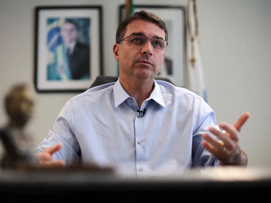 البرازيل.. بولسونارو يعلن تأييده لترشح نجله فلافيو للرئاسة