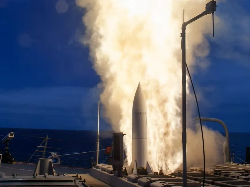 البنتاجون يمنح Raytheon عقداً لإنتاج صواريخ SM-3 الاعتراضية