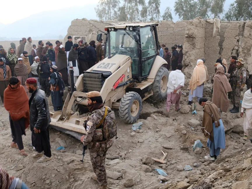 باكستان وأفغانستان تتبادلان إطلاق النار في تصعيد جديد على الحدود