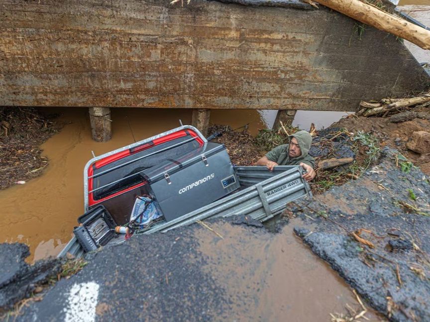 نيوزيلندا.. أمطار غزيرة وعواصف عاتية تعطل وسائل النقل وتقطع الكهرباء
