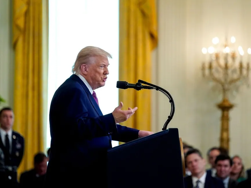 الرئيس الأميركي دونالد ترمب خلال حفل التوقيع على مشروع قانون في البيت الأبيض. 12 يونيو 2025 - Bloomberg