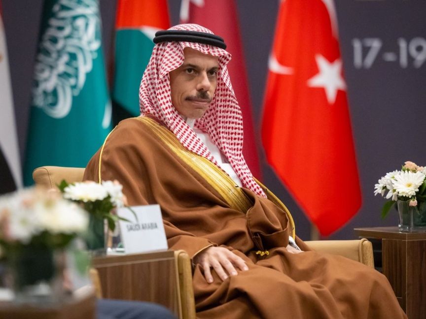 وزير الخارجية السعودي يبحث جهود خفض التصعيد مع نظيريه القطري والمصري