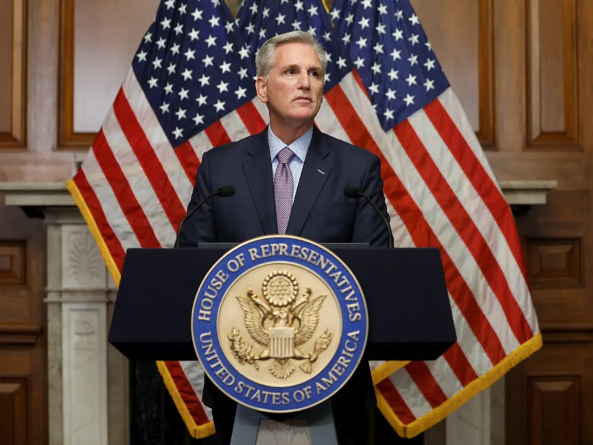 رئيس مجلس النواب الأميركي كيفين مكارثي يلقي كلمة في مبنى الكابيتول بعد عزله. 3 أكتوبر 2023 - Reuters