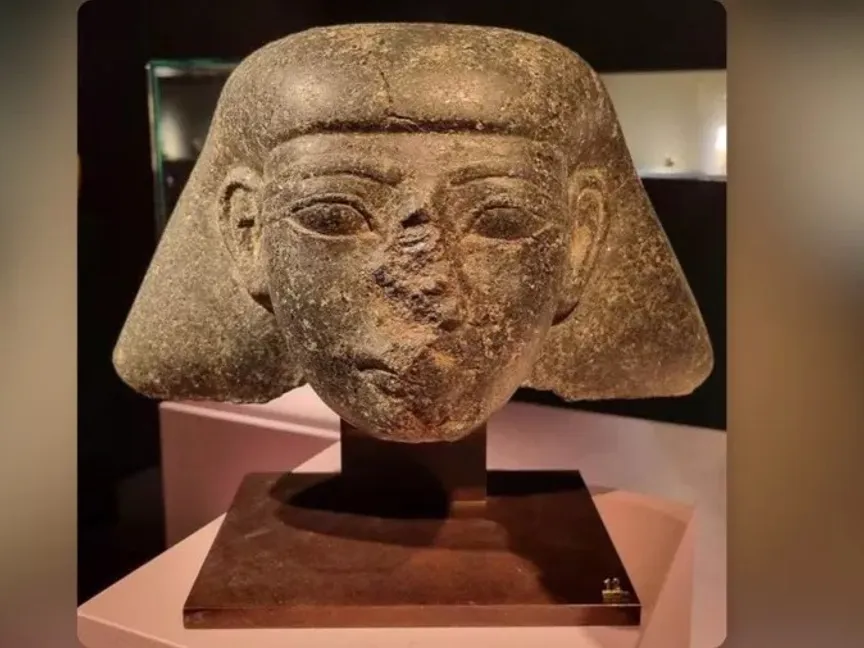 تمثال لأحد كبار مسؤولي الفرعون تحتمس الثالث، الذي أعلنت هولندا إعادته لمصر - VRT