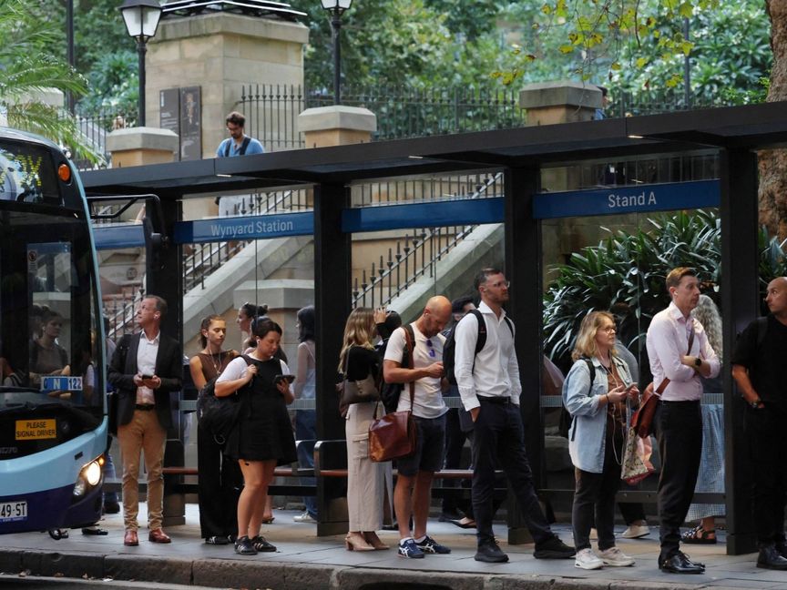 أستراليا.. ولايتان توفران خدمات النقل العام بالمجان مع ارتفاع أسعار الوقود