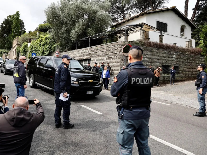 مبنى السفارة العمانية في العاصمة الإيطالية روما حيث عقدت الجولة الثانية من المحادثات بين الولايات المتحدة وإيران. 19 أبريل 2025 - Reuters