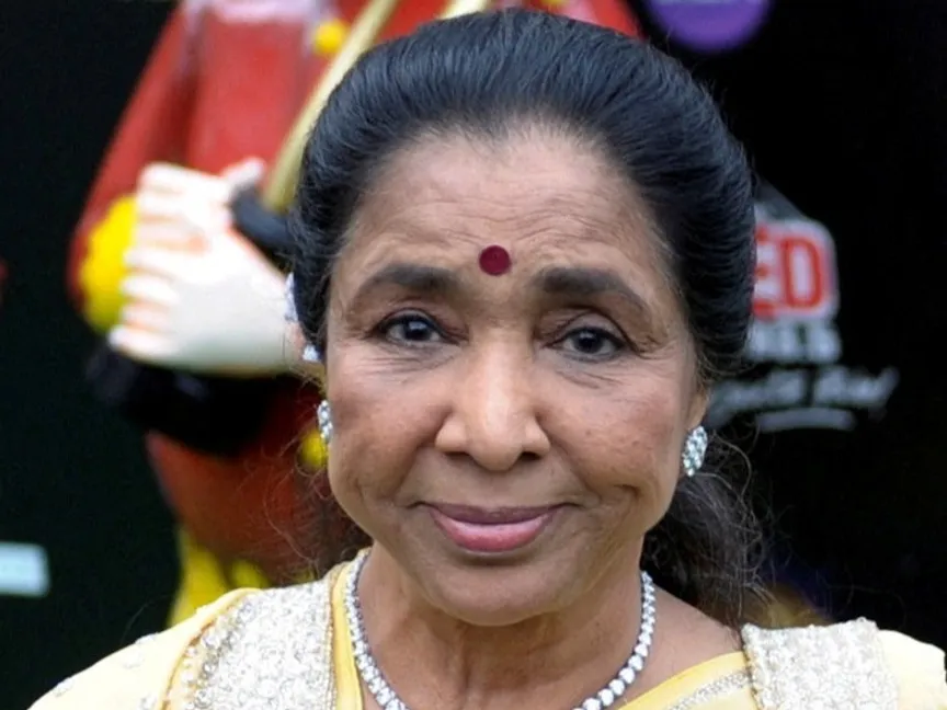 المغنية آشا بهوسلي في حفل توزيع جوائز الأكاديمية الدولية للفيلم الهندي (IIFA) في تورنتو، 25 يونيو 2011. - رويترز