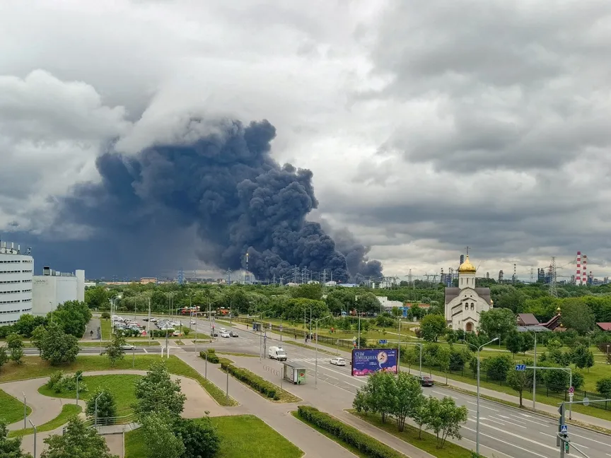 روسيا وأوكرانيا تتبادلان الضربات.. ضحايا ومصابون في هجمات على منتجع وسفن