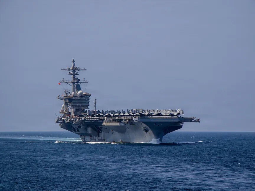 حاملة الطائرات أبراهام لينكولن تواصل عملياتها في المنطقة. 12 مارس 2026 - x/CENTCOM