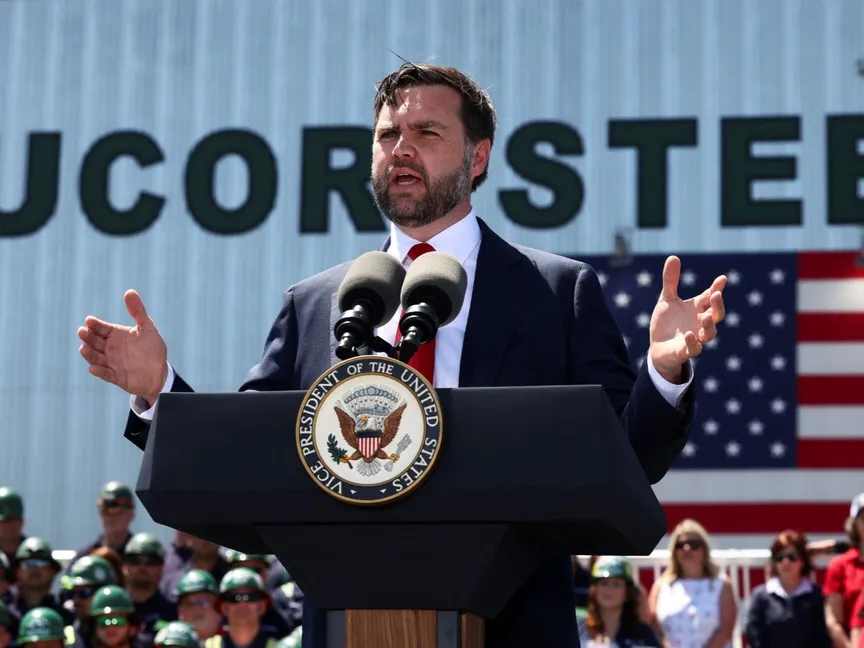 نائب الرئيس الأميركي جيه دي فانس يتحدث خلال فعالية بولاية ساوث كارولاينا. 1 مايو 2025 - REUTERS