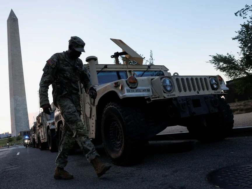 عناصر الحرس الوطني تبدأ الانتشار في شوارع العاصمة الأميركية واشنطن. 12 أغسطس 2025 - REUTERS
