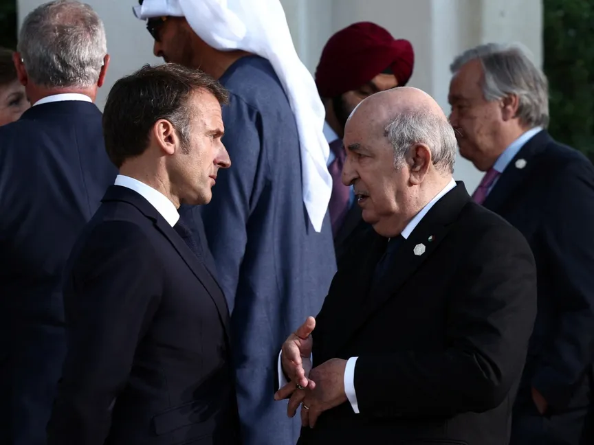 بعد مكالمة العيد بين ماكرون وتبون.. ماذا يفعل وزير خارجية فرنسا في الجزائر؟