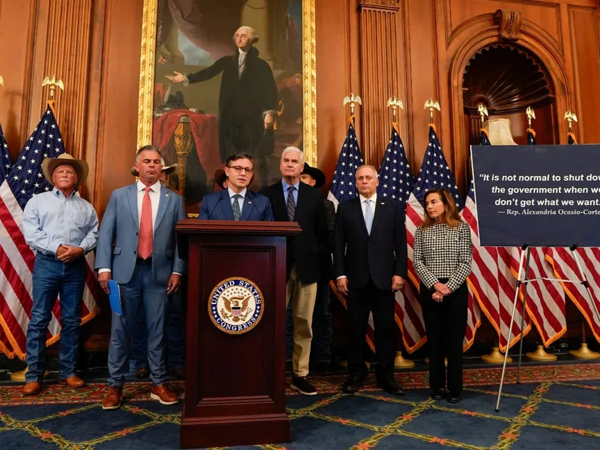 رئيس مجلس النواب الأميركي مايك جونسون يتحدث خلال مؤتمر صحافي في واشنطن العاصمة بالولايات المتحدة. 16 سبتمبر 2025 - REUTERS