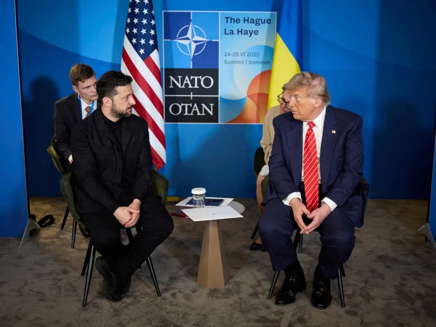 الرئيس الأميركي دونالد ترمب والرئيس الأوكراني فولوديمير زيلينسكي على هامش قمة حلف شمال الأطلسي في لاهاي. هولندا. 25 يونيو 2025 - Reuters