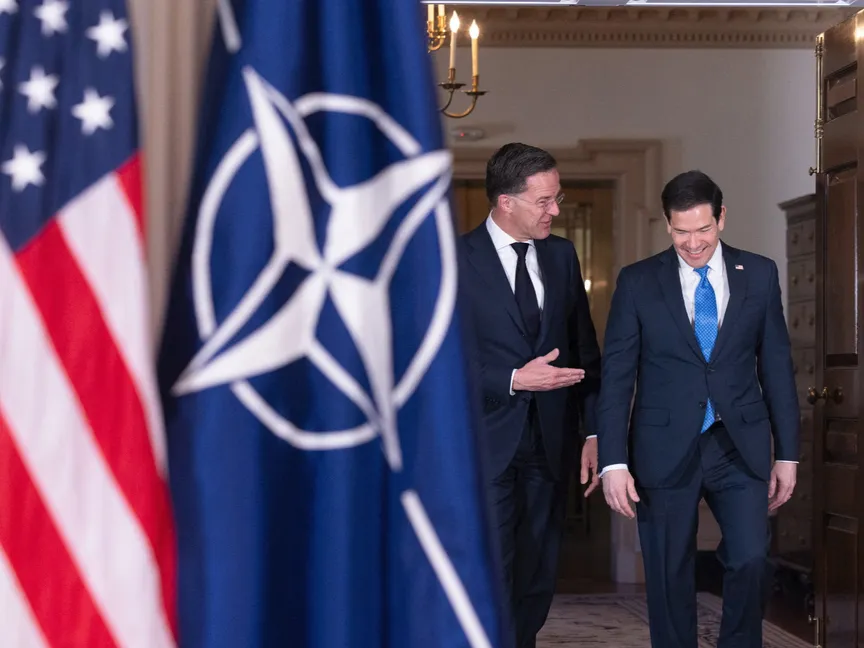 وزير الخارجية الأميركي ماركو روبيو رفقة الأمين العام لحلف "الناتو" مارك روته في مقر وزارة الخارجية بالعاصمة واشنطن- 8 أبريل 2026 - Reuters