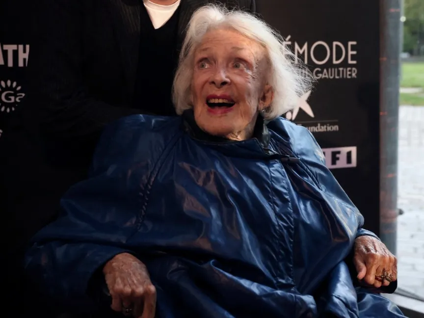 الممثلة الفرنسية ميشلين بريل خلال جلسة تصوير في باريس. 3 نوفمبر 2021 - AFP