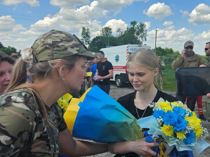 صورة نشرها الرئيس الأوكراني فولوديمير زيلينسكي لأسرى أوكرانيين بعد عملية تبادل مع روسيا. 31 مايو 2024 - @ZelenskyyUa