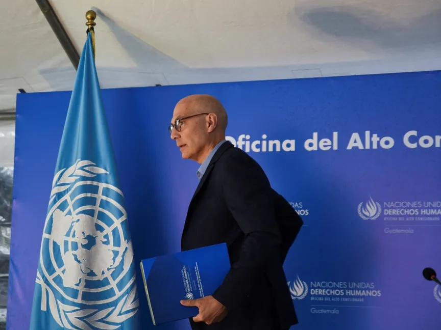 مفوض الأمم المتحدة السامي لحقوق الإنسان فولكر تورك يغادر مؤتمراً صحافياً في جواتيمالا. 19 يوليو 2024 - REUTERS