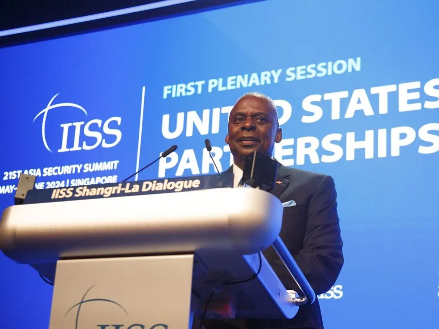 وزير الدفاع الأميركي لويد أوستن يتحدث في قمة حوار شانجريلا الـ 21 في سنغافورة . 1 يونيو 2024 - Bloomberg