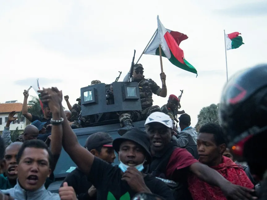 بعد انضمام وحدة عسكرية للمحتجين.. رئاسة مدغشقر تحذر من "محاولة انقلاب"