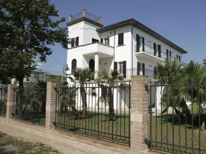 فيلا موسوليني معروضة للبيع في المزاد.. و"اليمين" الإيطالي يعترض