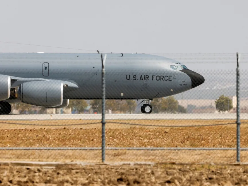 طائرة عسكرية أميركية على مدرج قاعدة مورون الجوية في جنوب إسبانيا. 27 أغسطس 2021 - Reuters