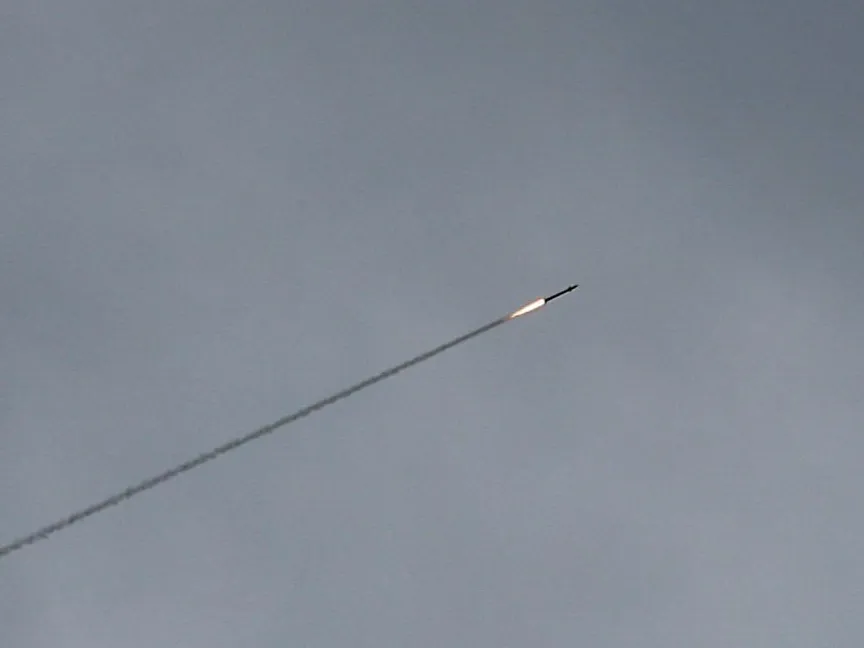 تفاصيل سقوط شظايا صواريخ في الأردن وتعامل الجهات الأمنية