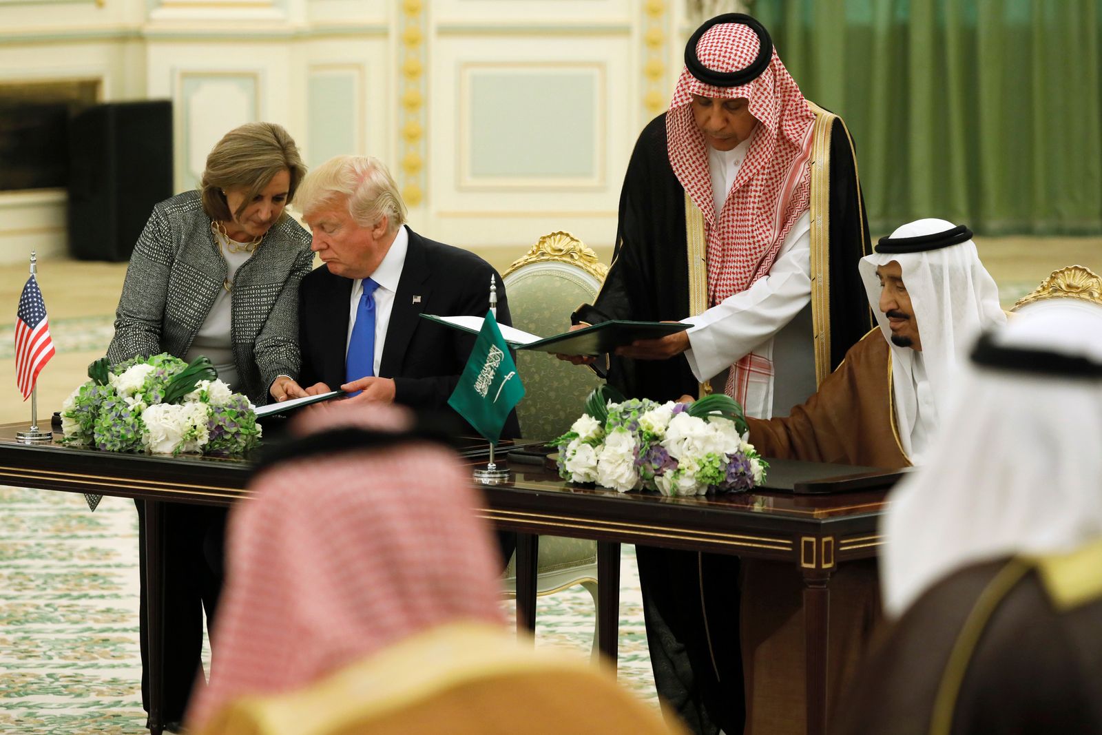 الملك سلمان والرئيس الأميركي ترمب يوقعان عدة اتفاقيات مشتركة - 20 مايو 2017 - REUTERS