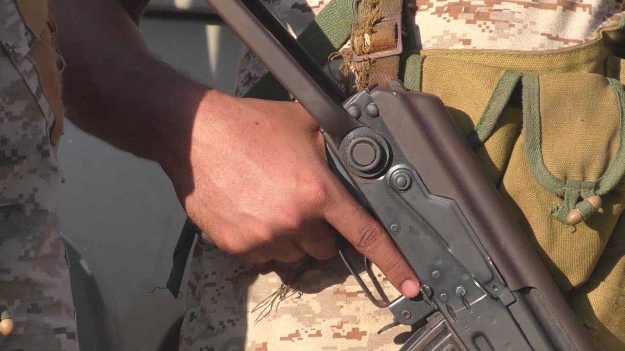 تنتشر قطع السلاح على نطاق واسع في اليمن - الشرق