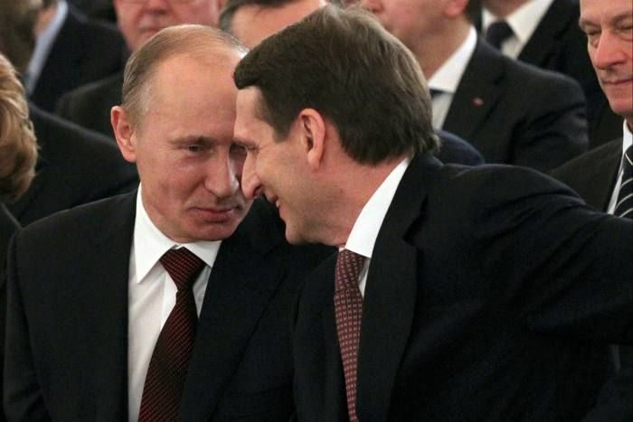 الرئيبس الروسي خلال لقاء مع رئيس جهاز الاستخبارات الخارجية الروسي، سيرجي ناريشكين - Getty Images