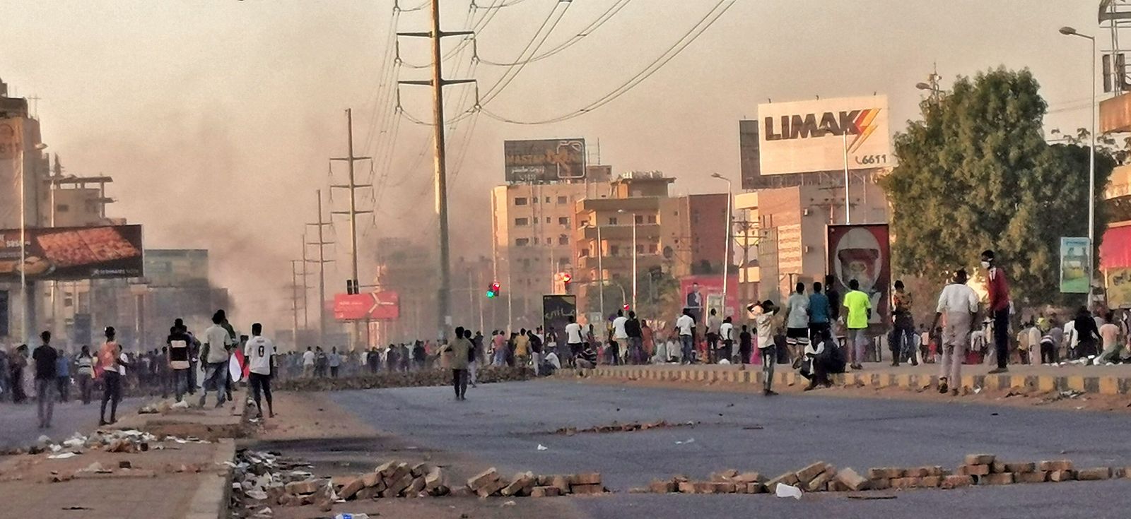 جانب من التظاهرات في العاصمة الخرطوم - 17 نوفمبر 2021 - AFP