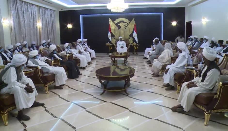 لقاء سابق لرئيس المجلس السيادي عبد الفتاح البرهان مع قيادات الشرق - وكالة الأنباء السودانية 