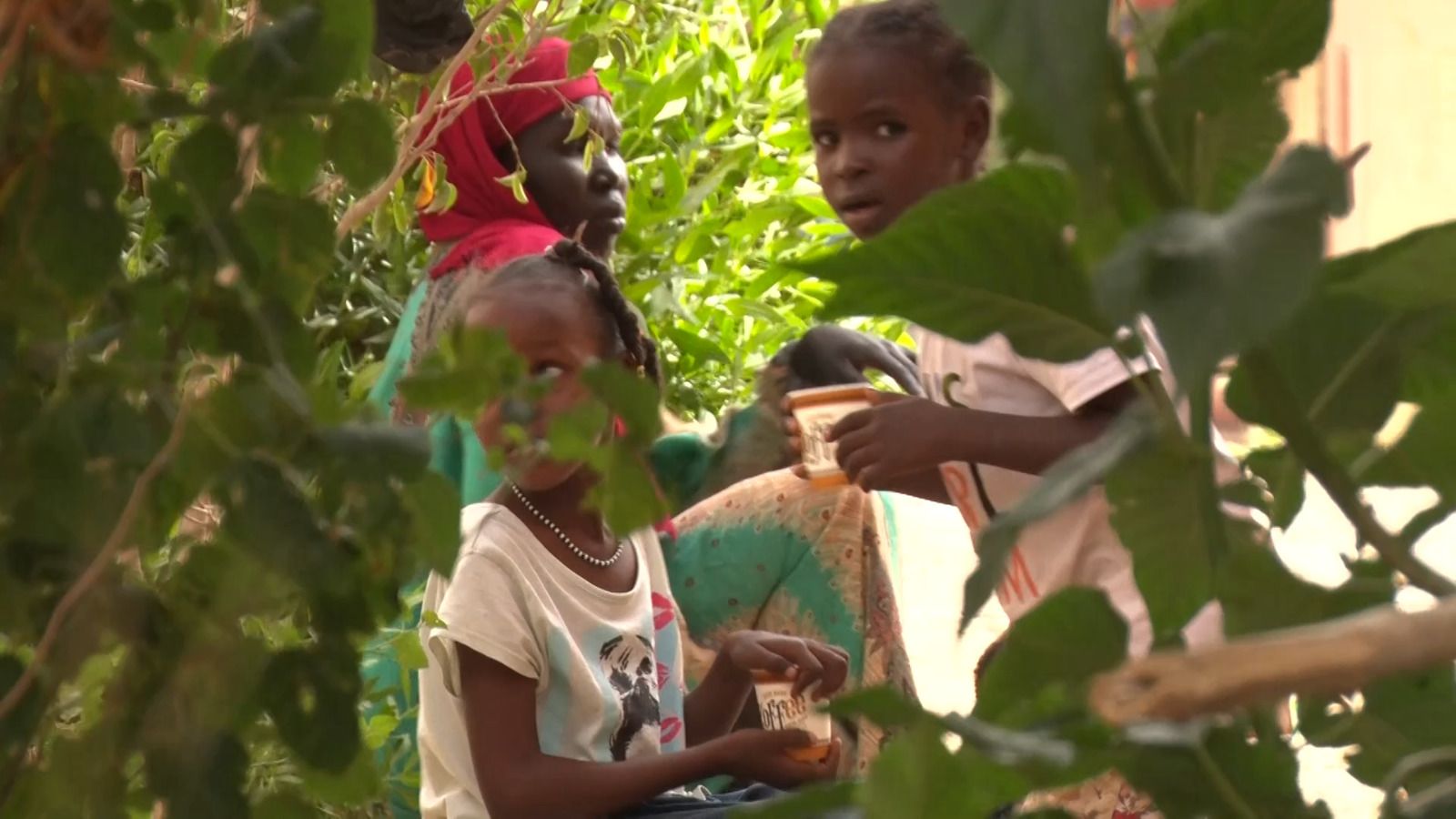 صورة غير مؤرخة لأطفال سودانيين يلعبون في أحد الحدائق - الشرق