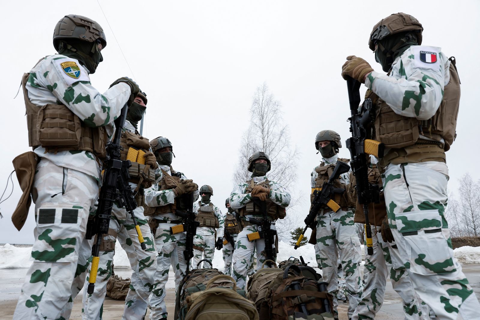 جنود فرنسيون يشاركون في تدريبات لحلف شمال الأطلسي (الناتو) بقاعدة للحلف في تابا - إستونيا - 19 مارس 2022 - REUTERS