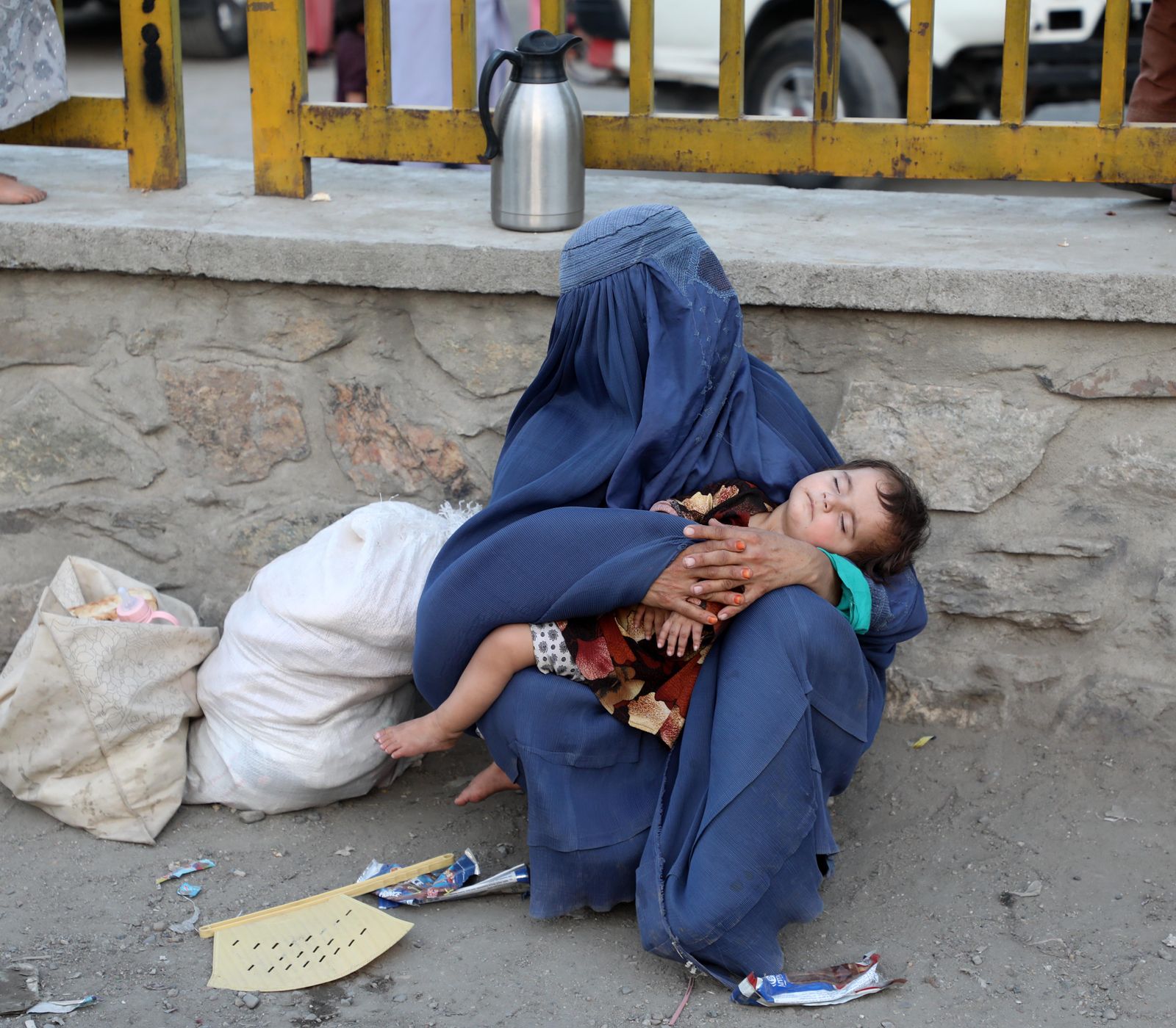 عائلة أفغانية نازحة إلى كابول - Anadolu Agency via Getty Images