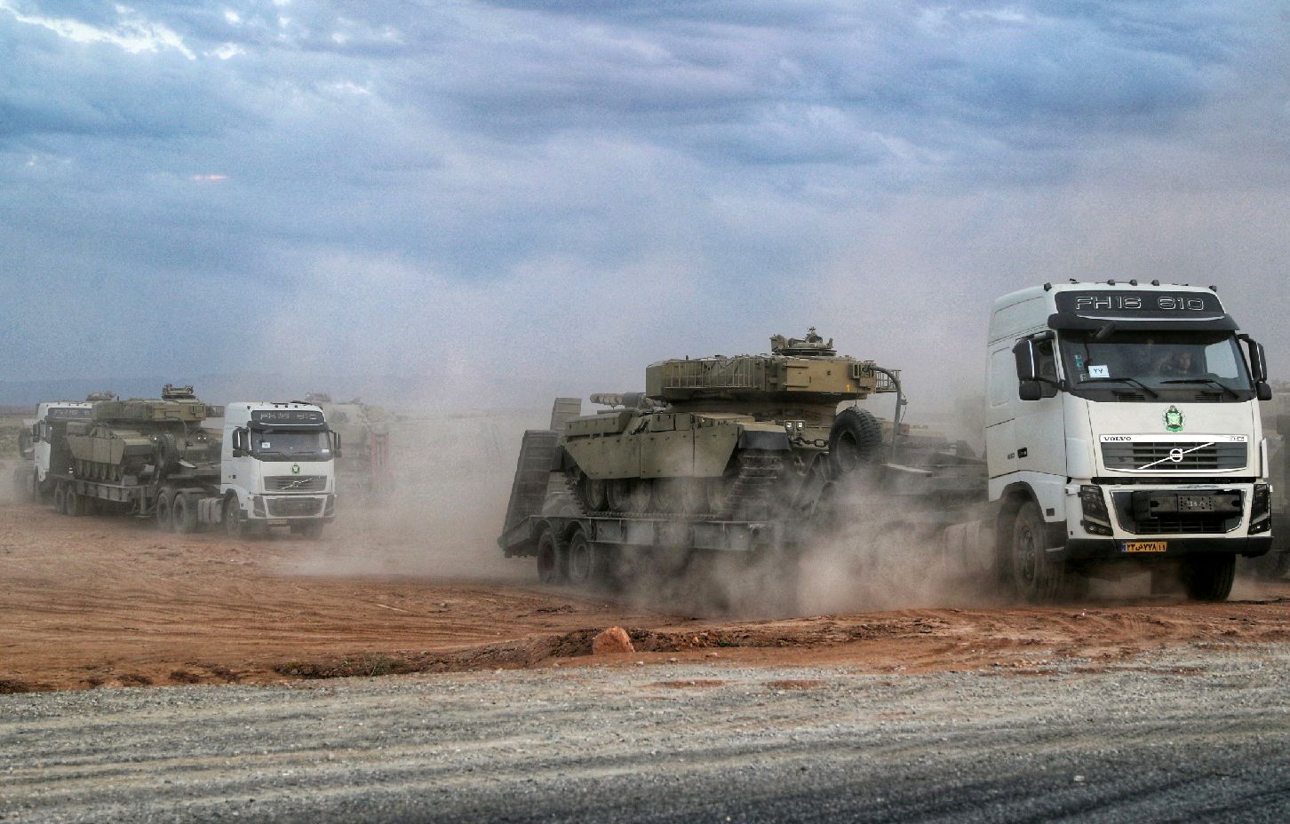 دبابة خلال المناورات العسكرية بالقرب من الحدود الإيرانية الأذربيجانية - 1 أكتوبر 2021 - AFP