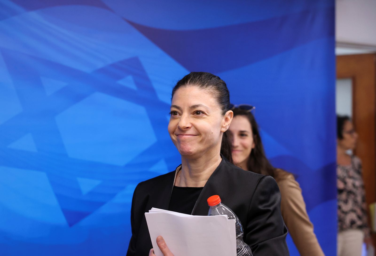وزيرة المواصلات الإسرائيلية ميراف ميخائيلي قبل جلسة للحكومة في القدس - 20 يونيو 2021 - REUTERS