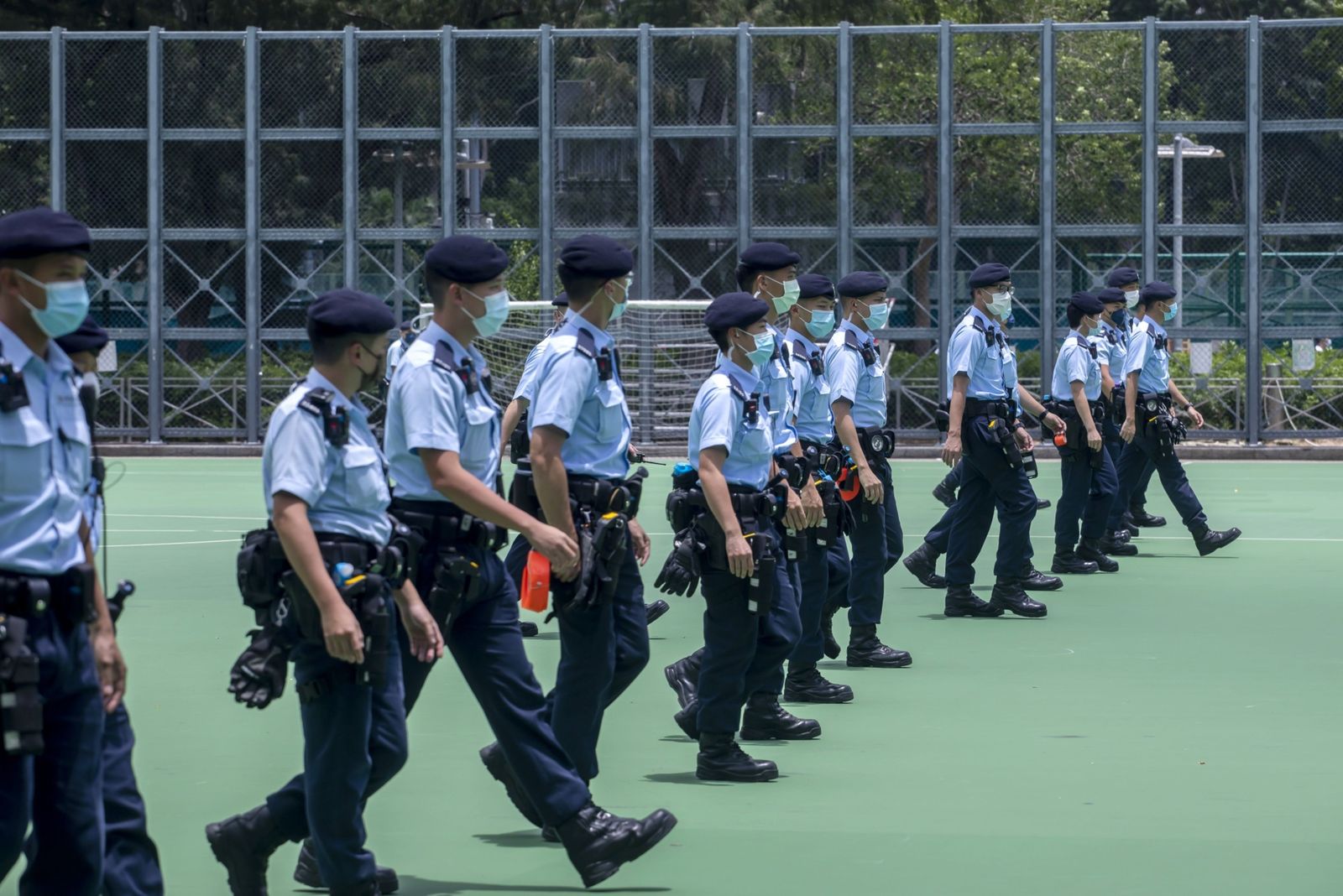 شرطيون في هونغ كونغ - 1 يوليو 2021 - Bloomberg