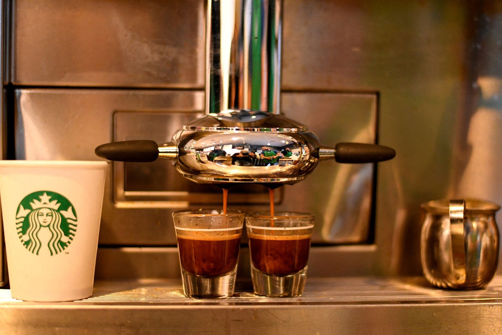 FILE PHOTO: Espresso is brewed at a Starbucks coffeehouse in Austin, Texas - REUTERS