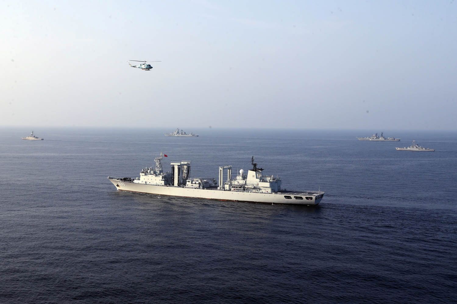 سفن حربية تشارك في تمرين بحري مشترك للبحرية الصينية والروسية والإيرانية في شمال المحيط الهندي، 19 يناير 2022 - via REUTERS