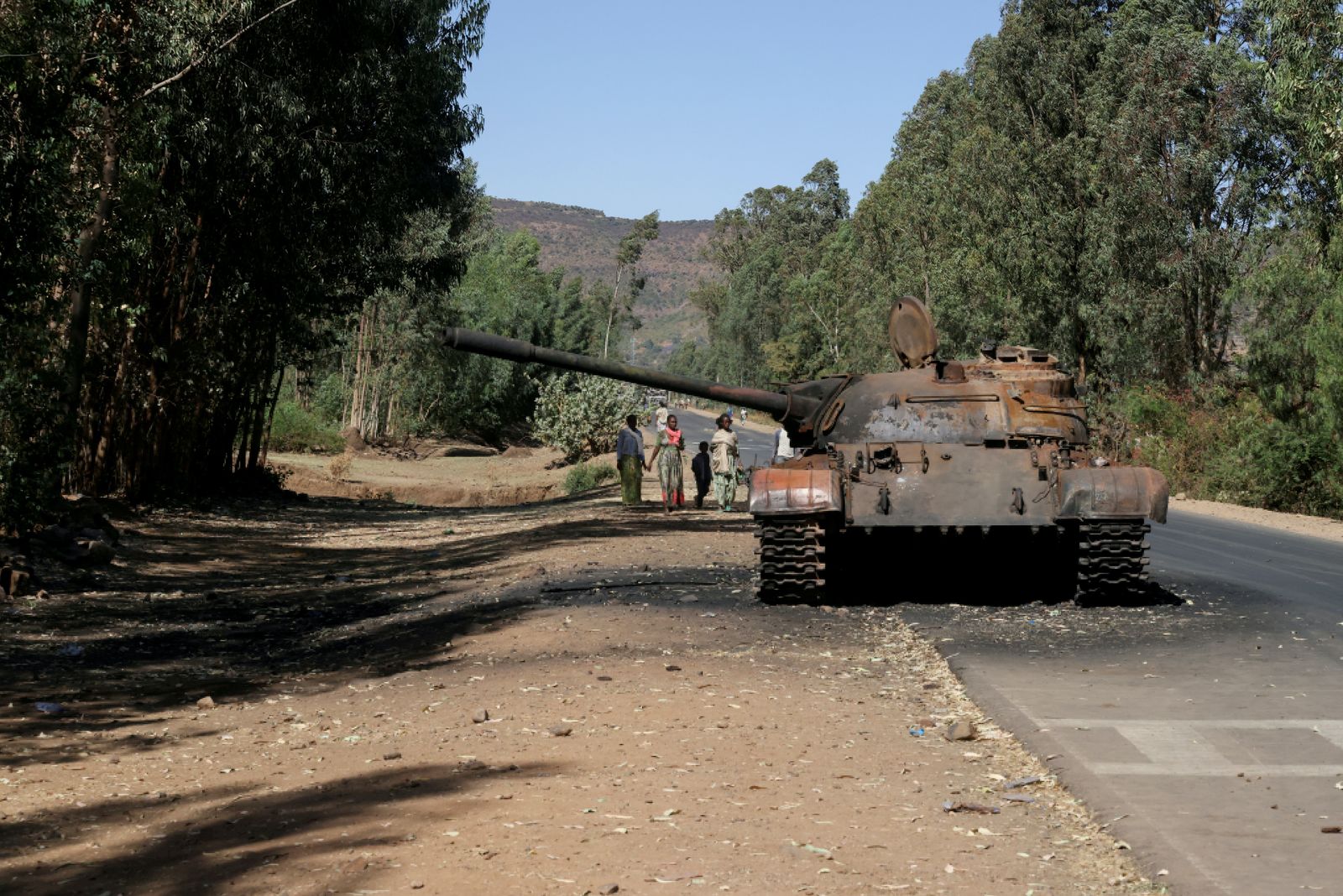 دبابة محترقة في إقليم تيغراي - 18 مارس 2021 - REUTERS