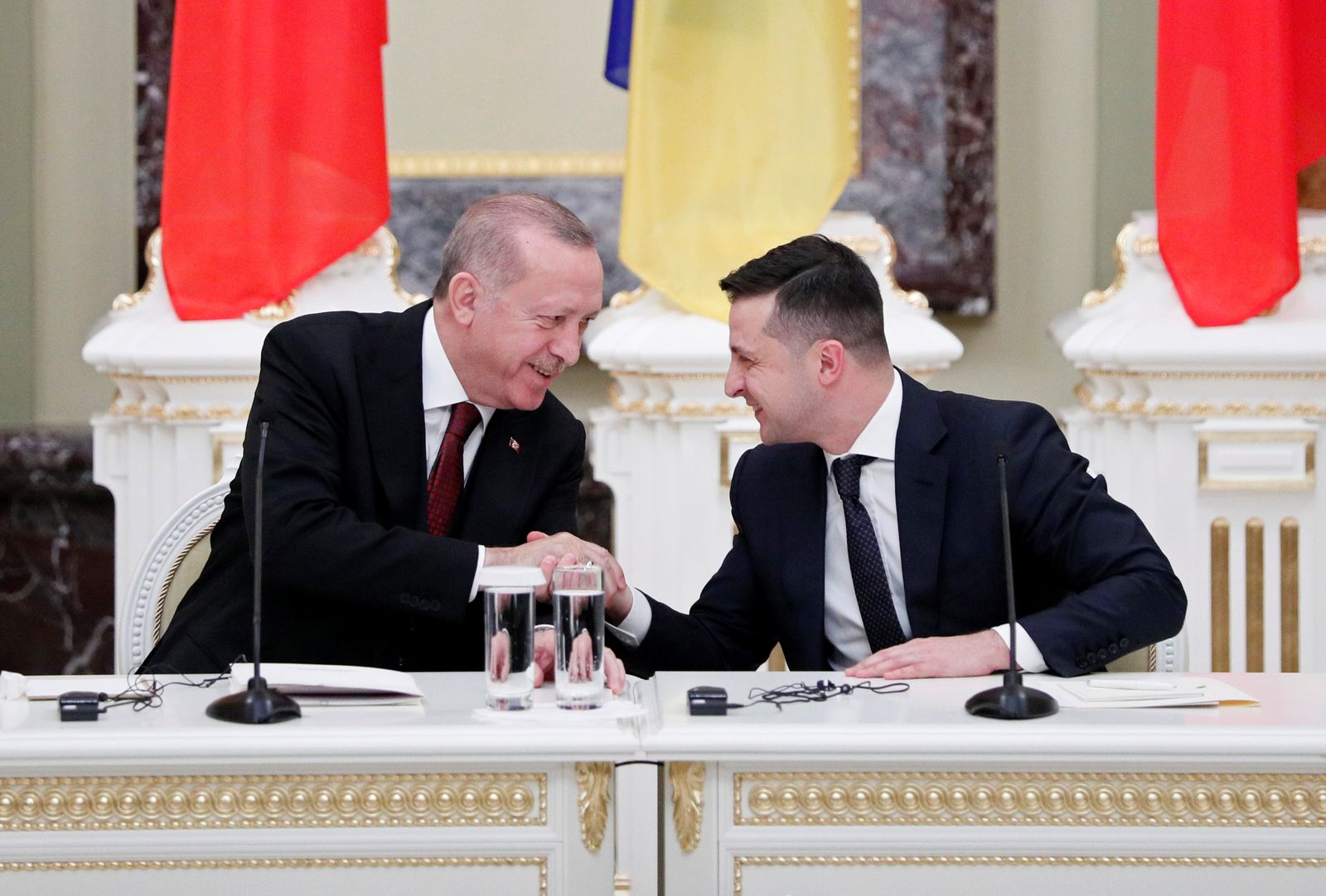 الرئيسان، الأوكراني فولوديمير زيلينسكي والتركي رجب طيب أردوغان، خلال مؤتمر صحافي في كييف - 3 فبراير 2020 - REUTERS